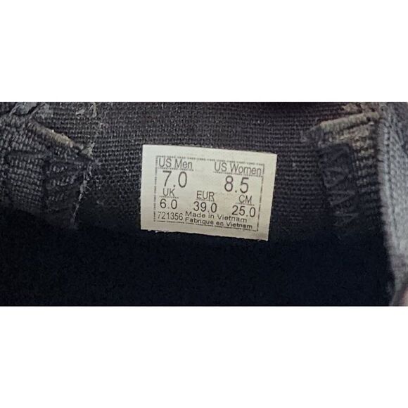 Van's Black Perf Leather Classic Slip-On Men's Size 7 Woman's Size 8.5 - Picture 6 of 7